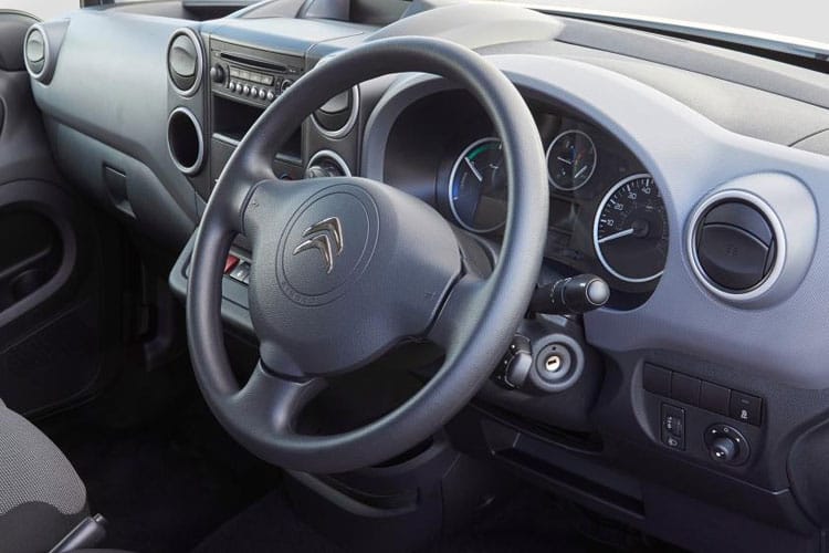 3813012 100kW Max M 52kWh 5dr Auto