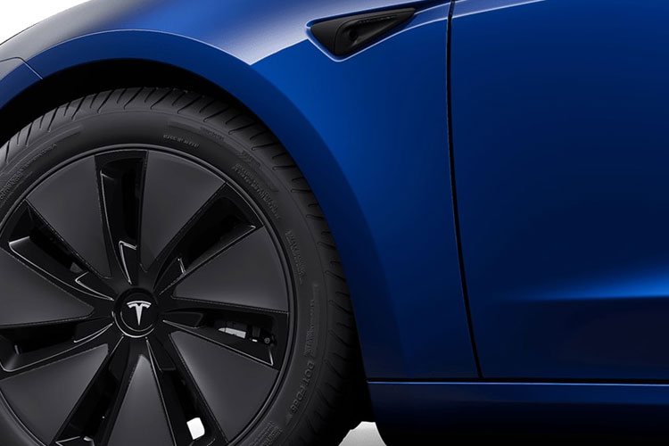 3896336 Long Range RWD 4dr Auto