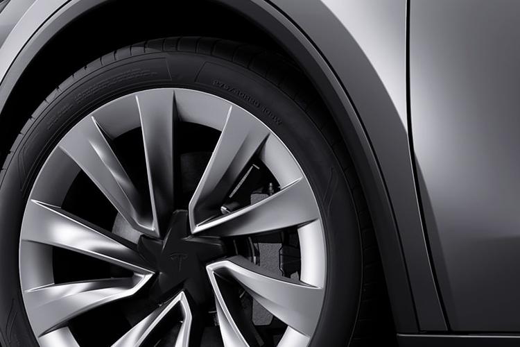 4037652 Standard RWD 5dr Auto