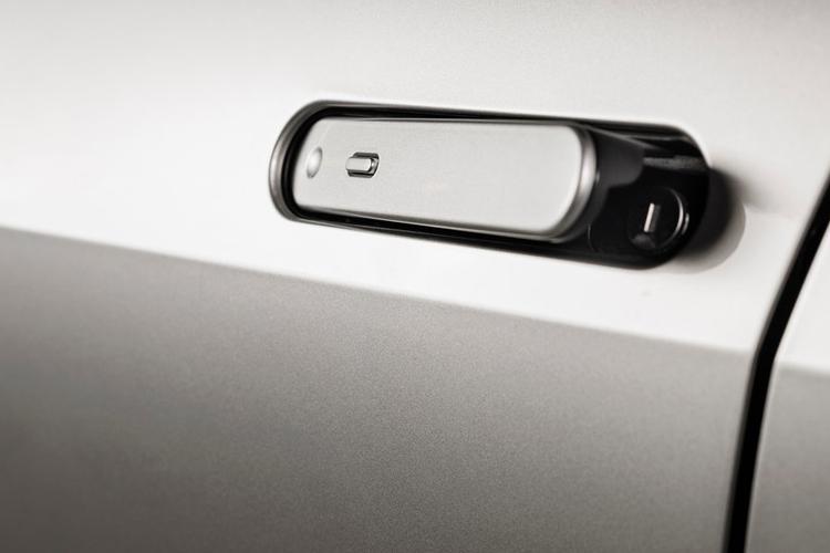 3808829 2.0 PHEV Design 5dr CVT [Pan Roof]