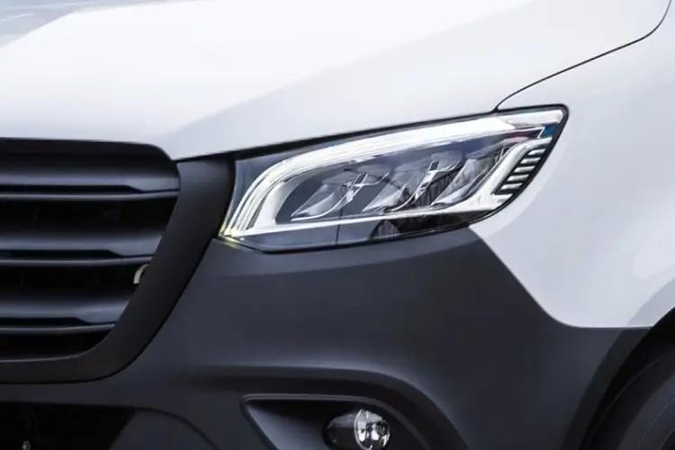 3971619 150kW 81kWh Pro Van Auto