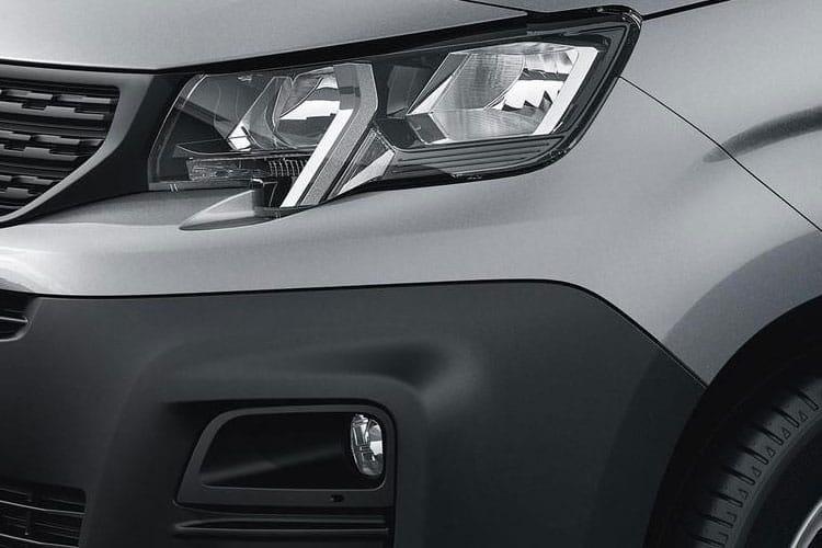 3781401 100kW 52kWh Professional Crew Van Auto